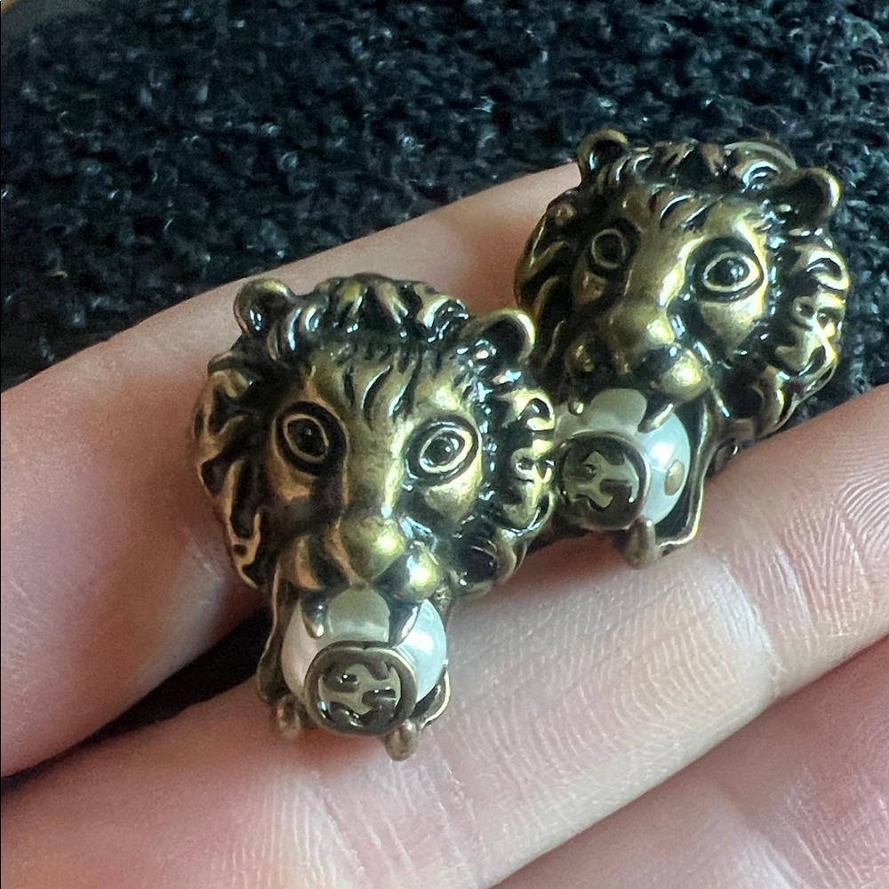 Gucci Gold Lion Motif Earrings - Picture 8 of 12